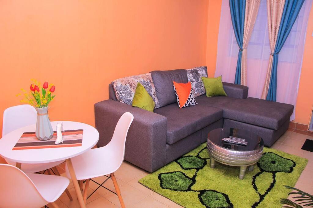Cozy Homes 1 Bedroom House With Wi-Fi King Size Bed. Free Parking Найваша Экстерьер фото