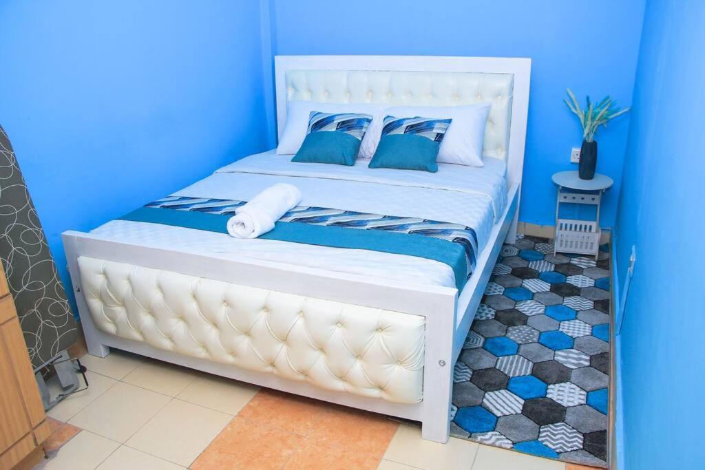 Cozy Homes 1 Bedroom House With Wi-Fi King Size Bed. Free Parking Найваша Экстерьер фото
